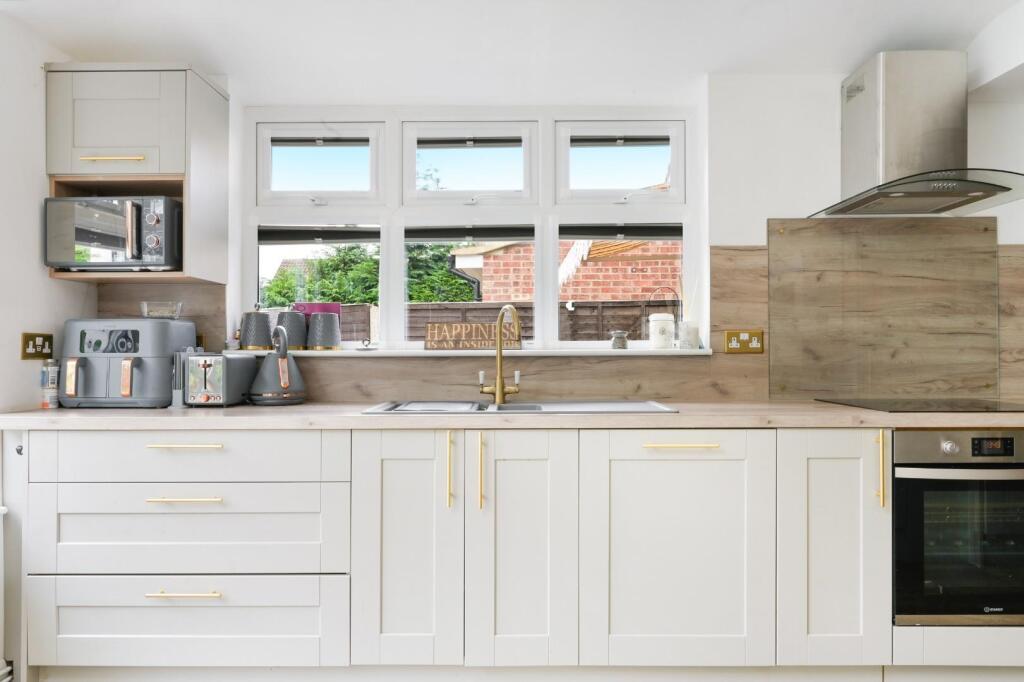 FLEETWOOD CLOSE (8).jpg