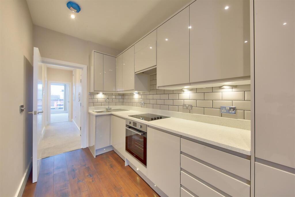 2_336_garratt_lane_kit alt.jpg