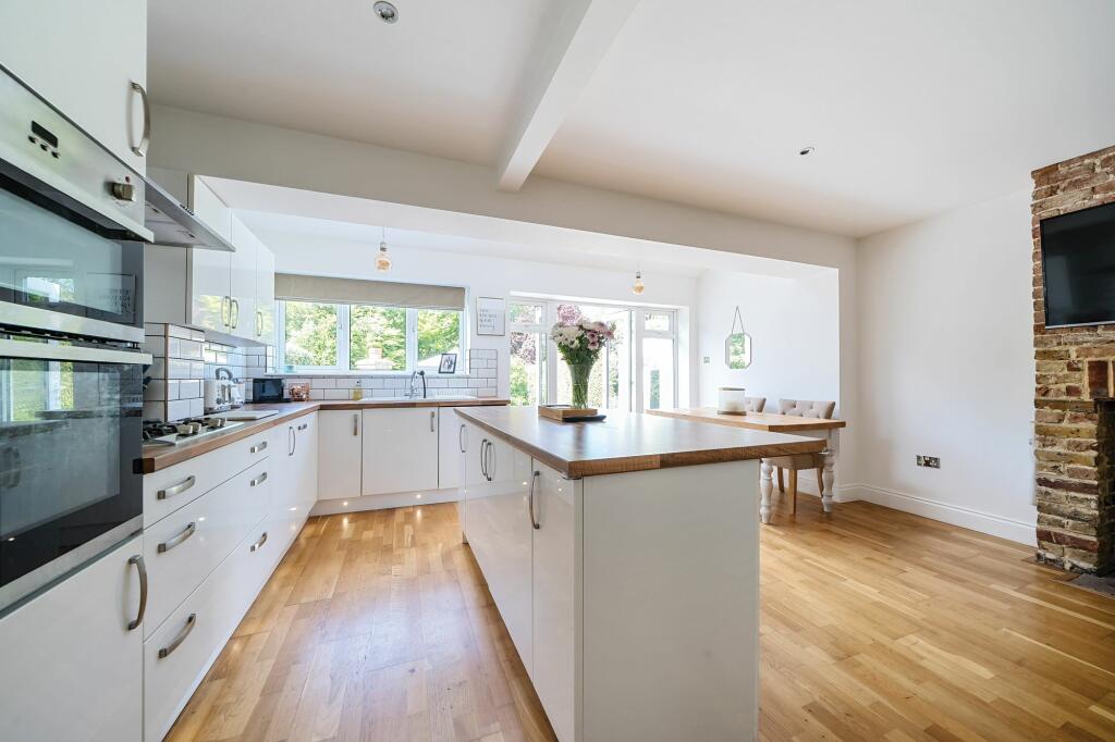 Kitchen/Dining