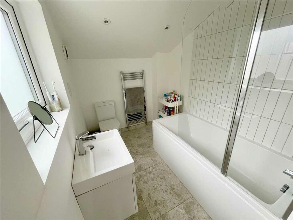 BATHROOM/WC