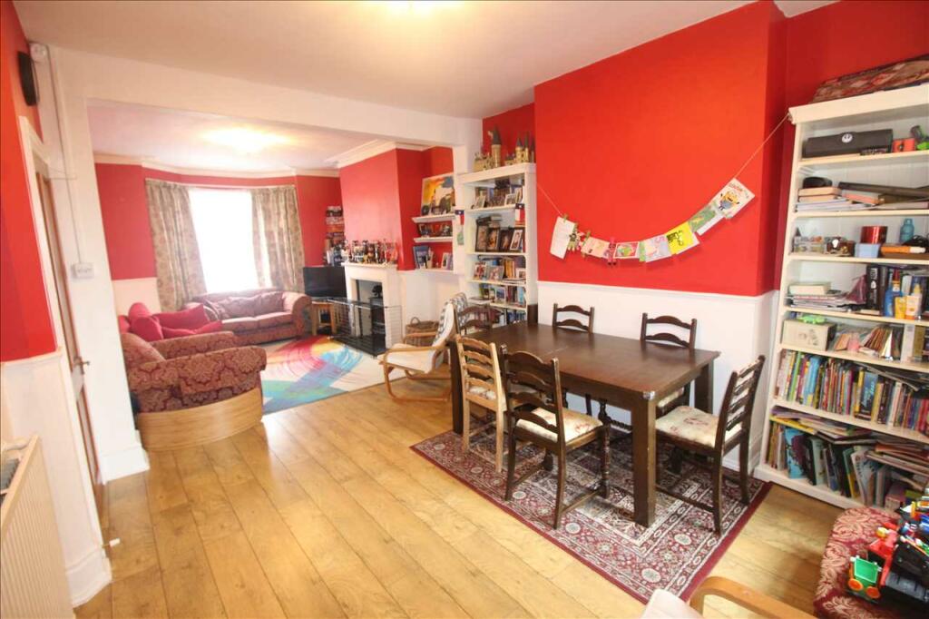 LOUNGE/DINER