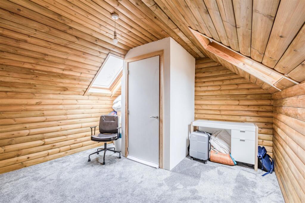 57 Monks Crescent, Addlestone, KT15 1UX - 2.jpg