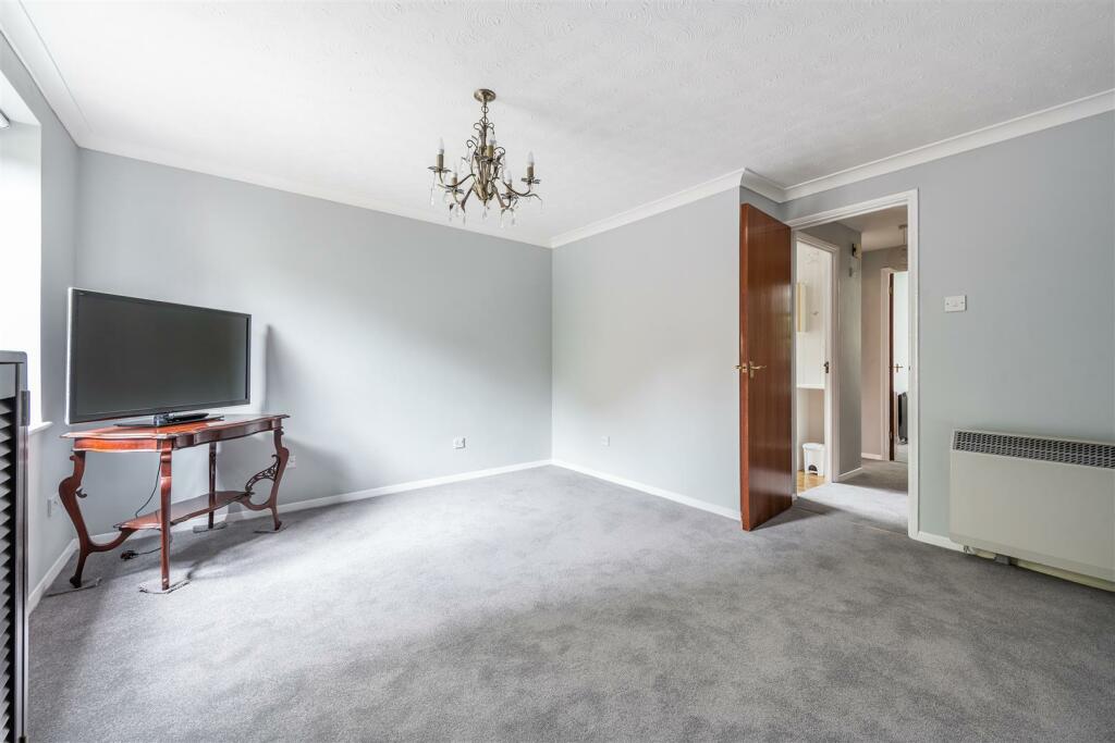 Osprey Close, E11