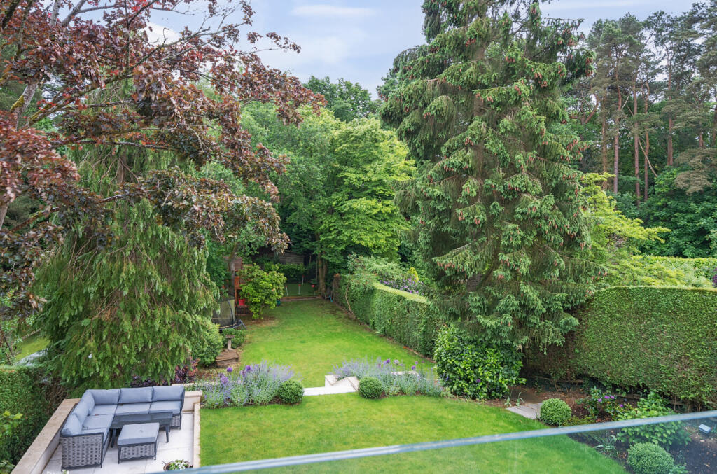 1296858-40-6835b5...