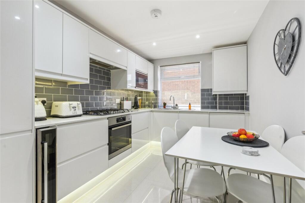 Kitchen/B'fast Room