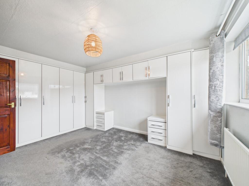 CAM02093G0-PR0068-STILL029