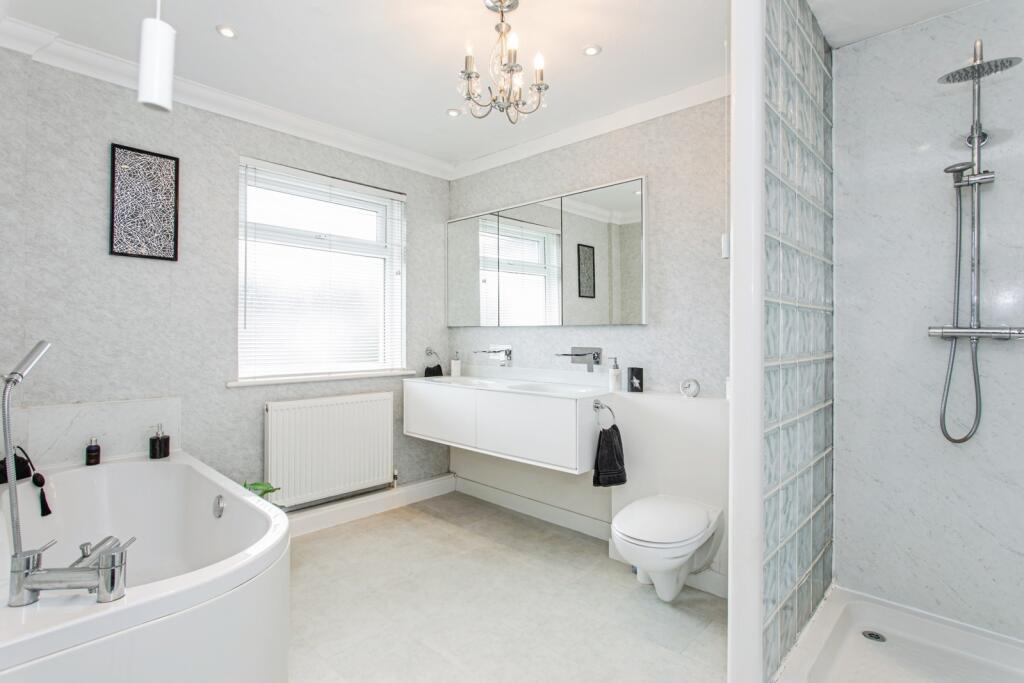 Bath/Shower Room