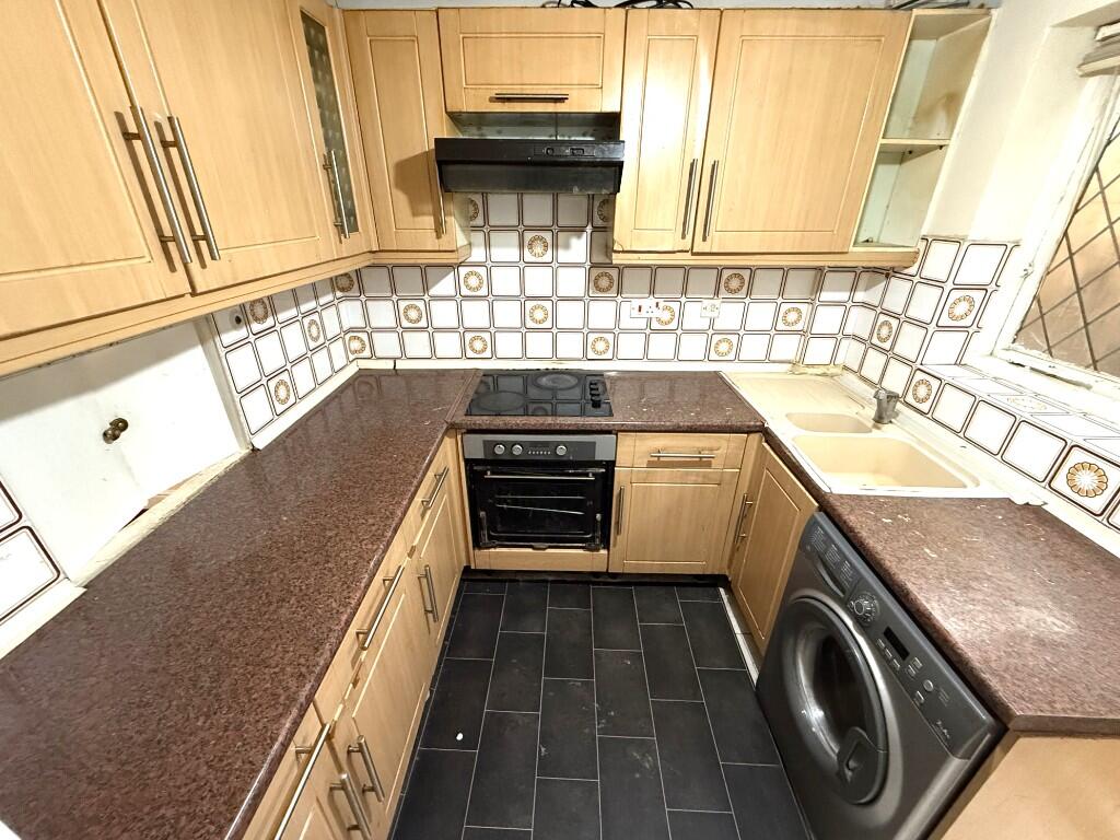 FITTED KITCHEN