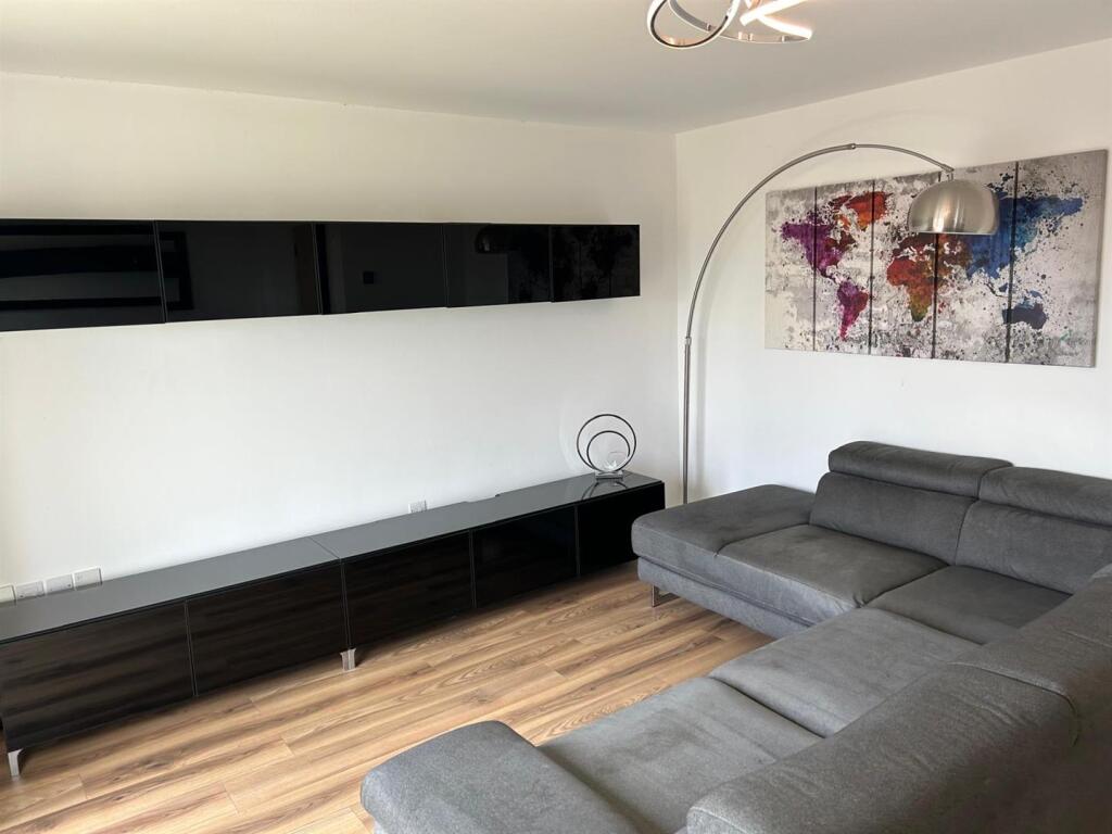 Living Room: