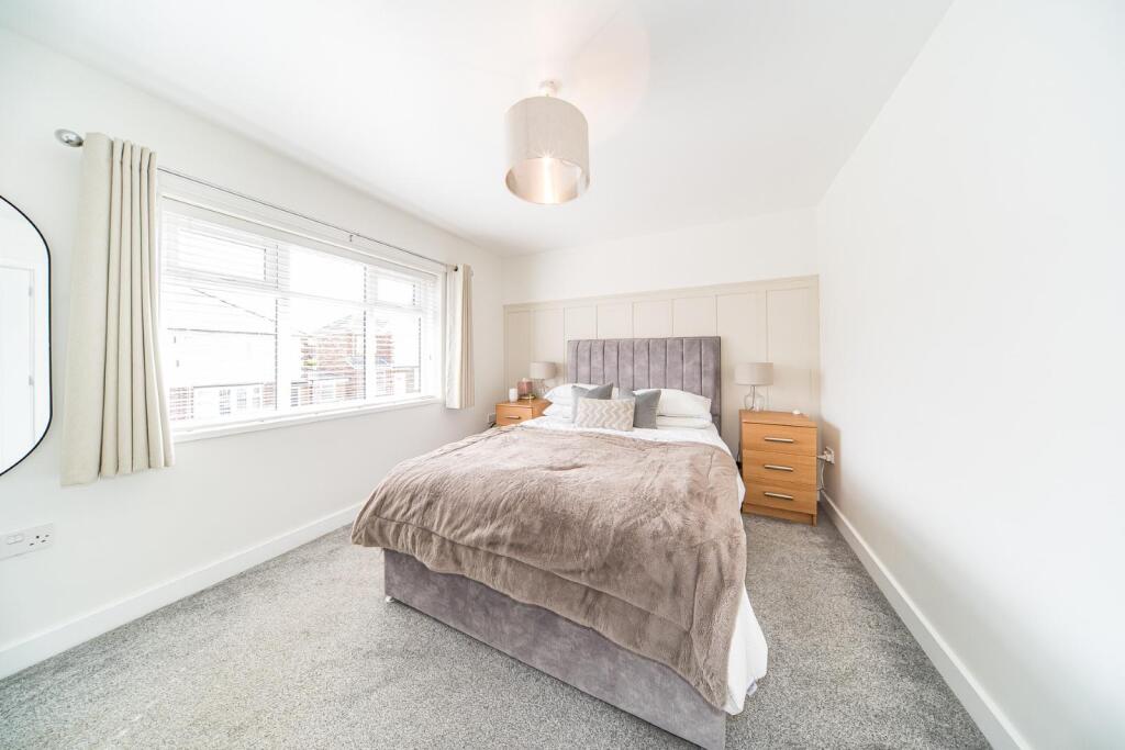 36 Ford Road bedroom 1.jpg