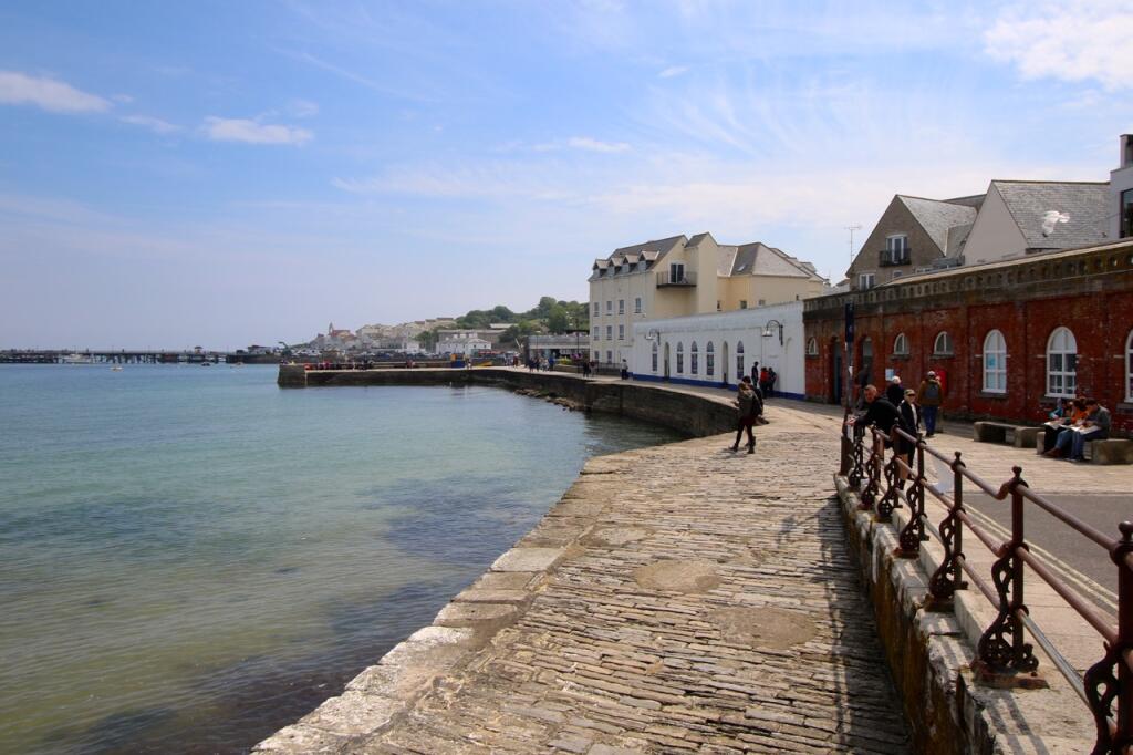 Location - Close to The Old Stone Quay &amp; Parad