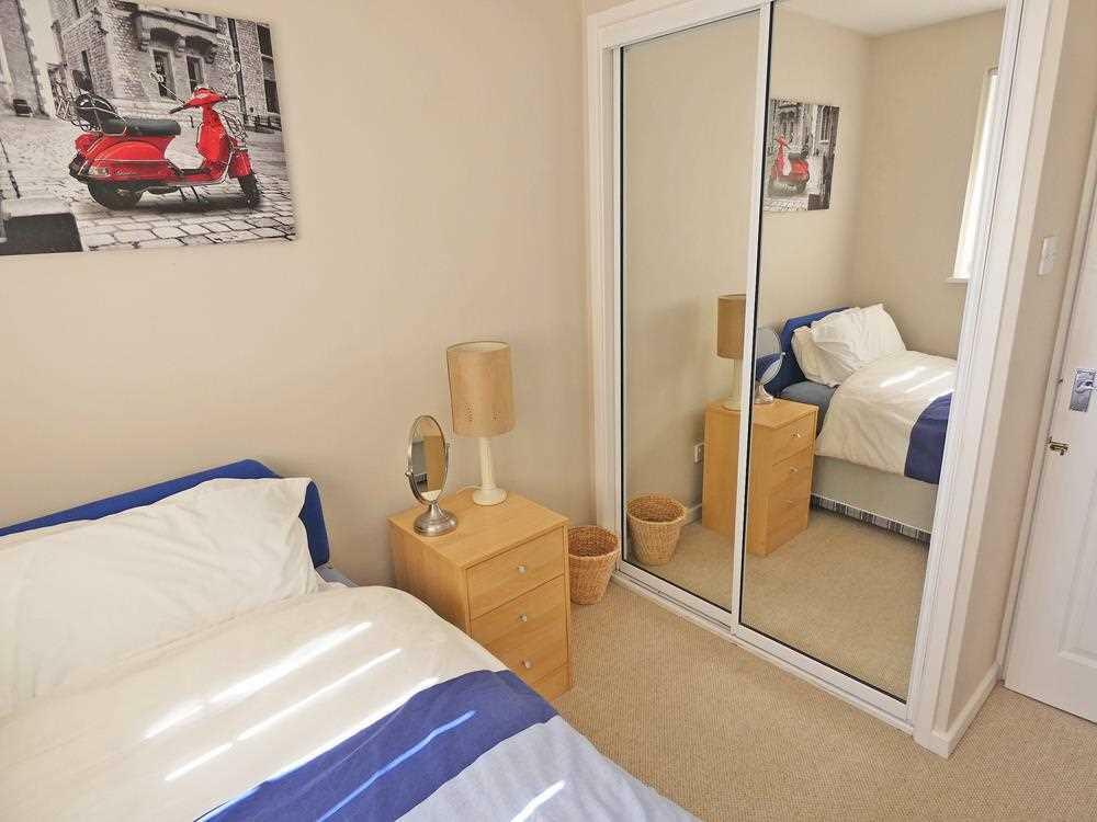 BEDROOM 4