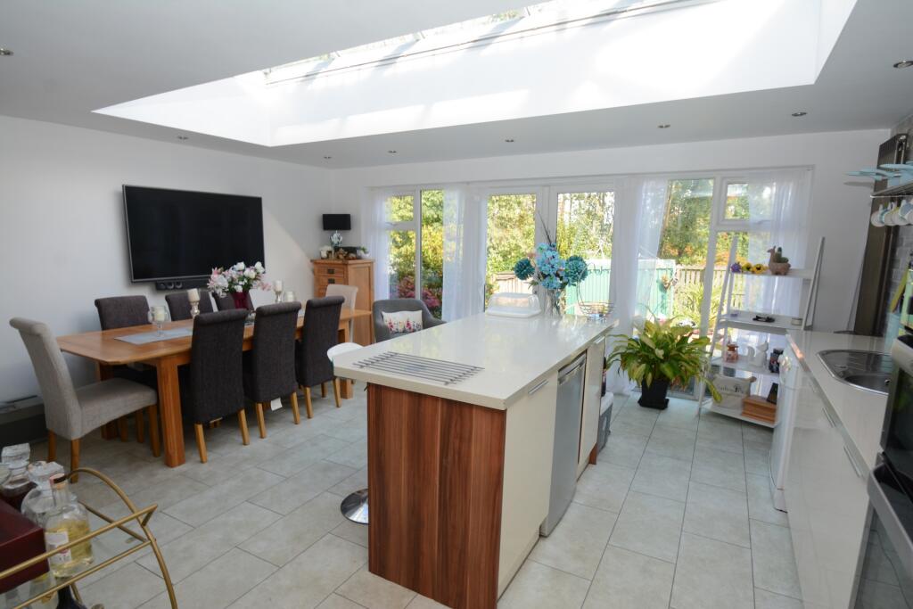 KITCHEN / DINER