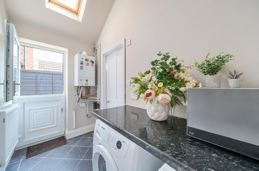 1298957-3-683099a...