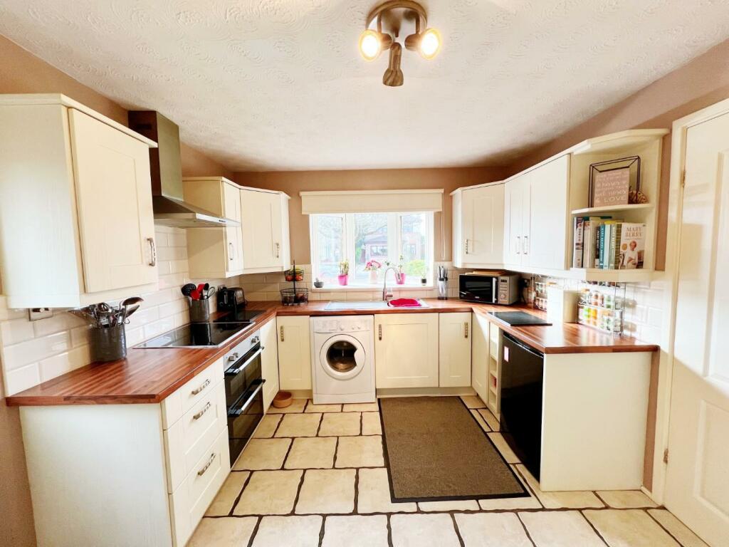 Kitchen pic 3.jpg