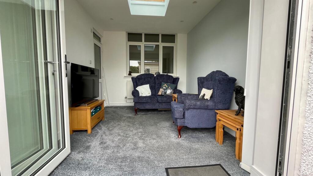 FAMILY ROOM/SUN ROOM