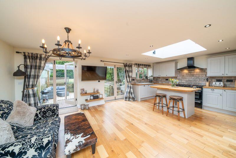 OPEN PLAN KITCHEN/DINER