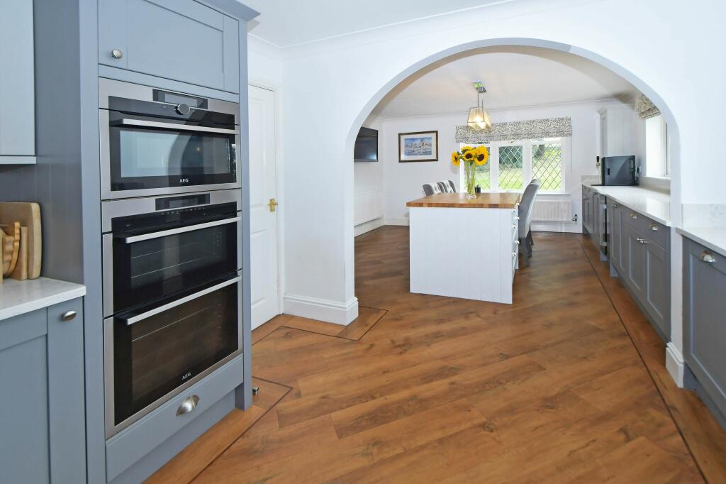 Dining kitchen