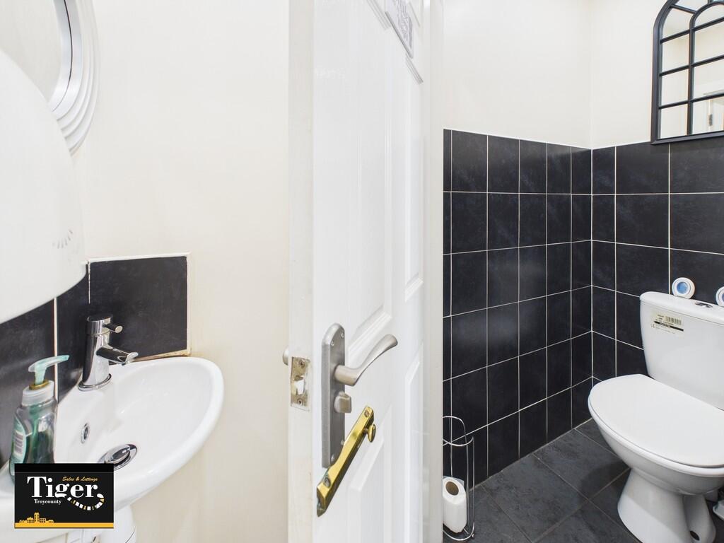 CAM02176G0-PR0498...