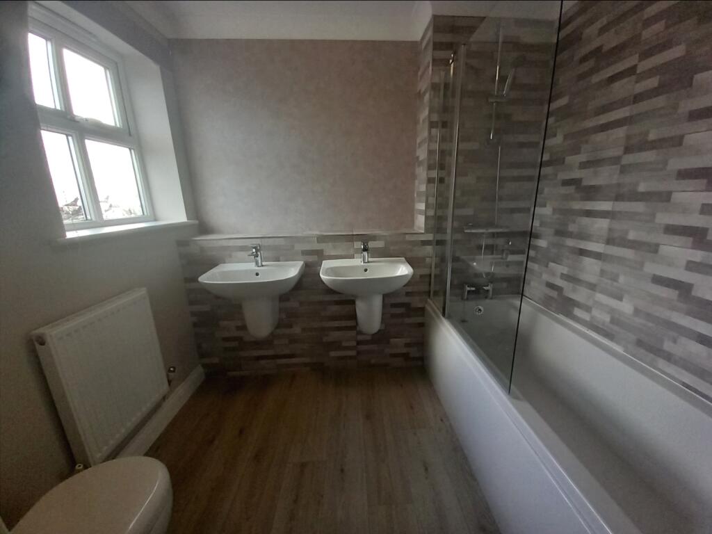 EN SUITE