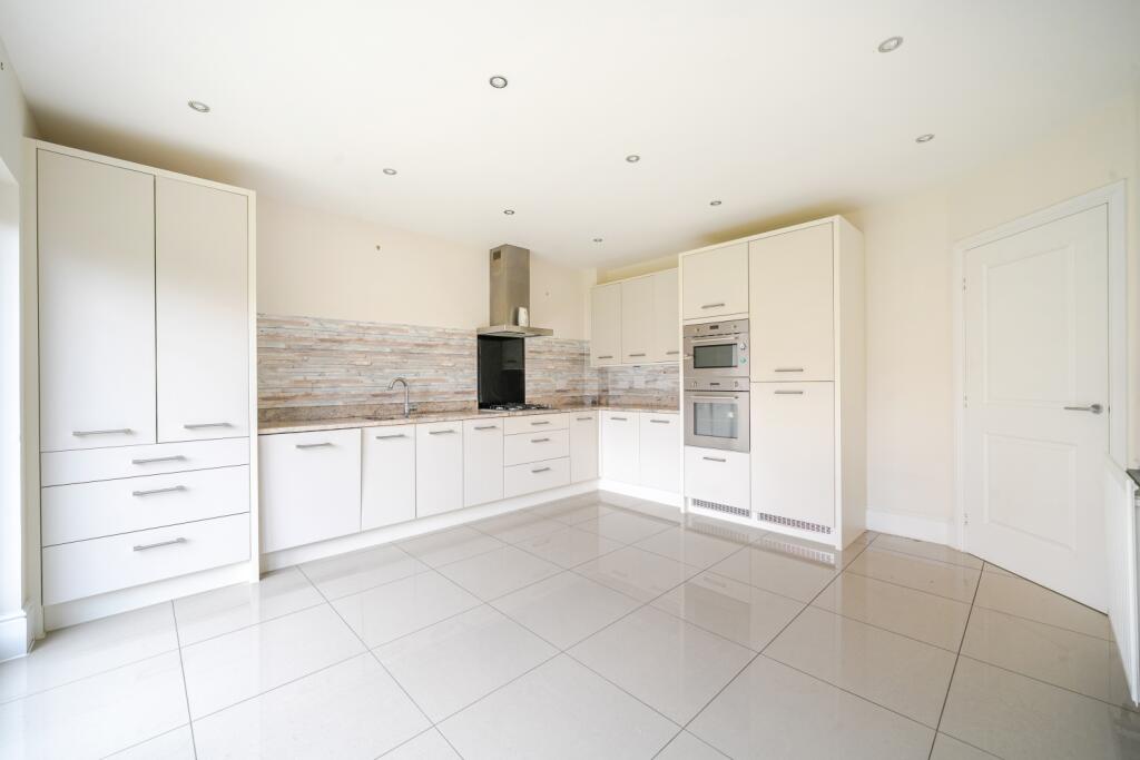 1364062-3-68ee3a1e9f771