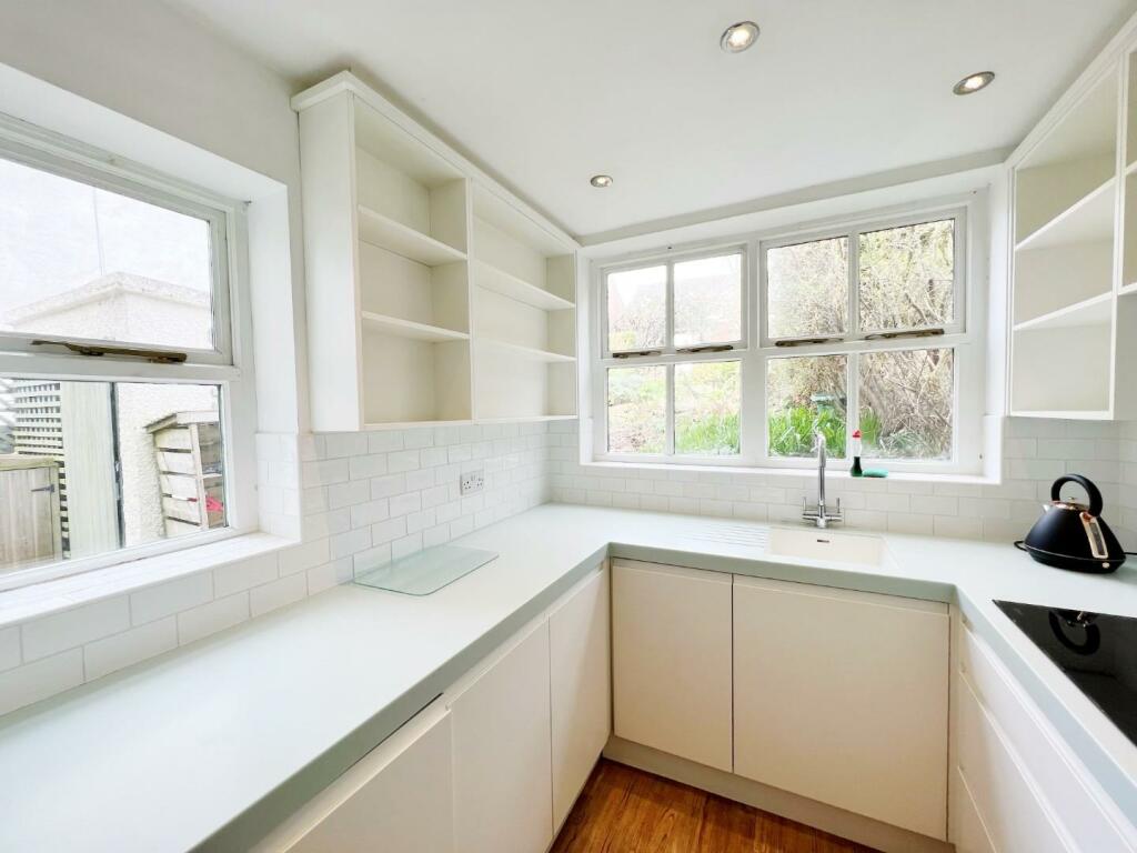 Kitchen pic 2.jpg