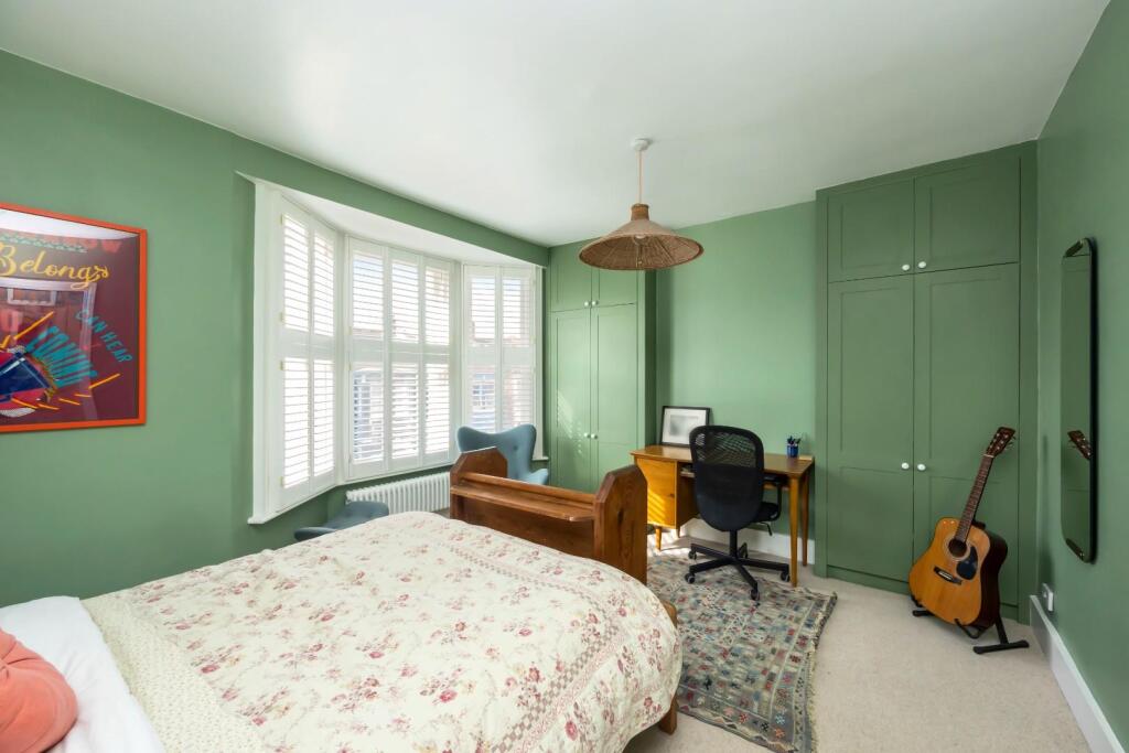 bedroom (1).JPG