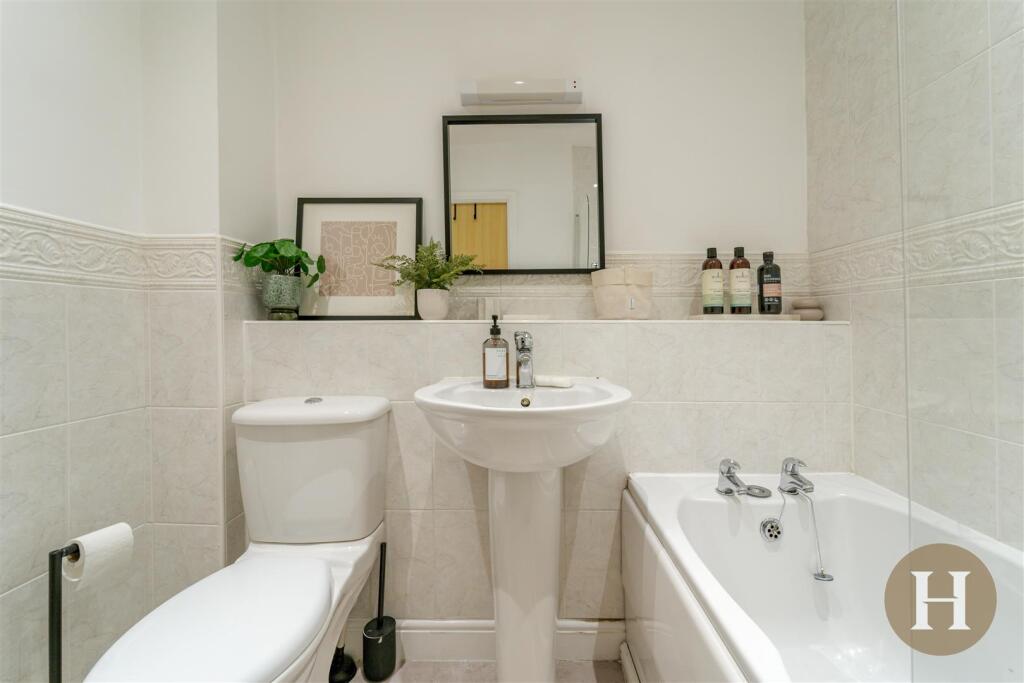 Hadleigh Estate Agents-20.jpg