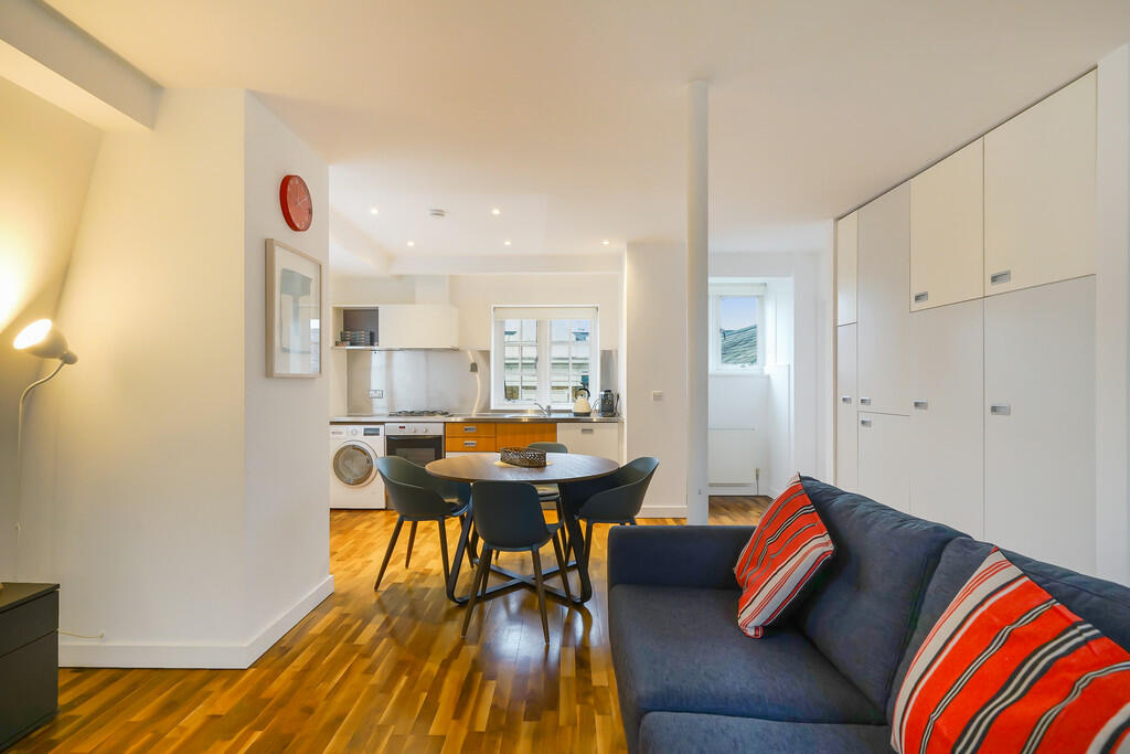 32 Hoffman Square...