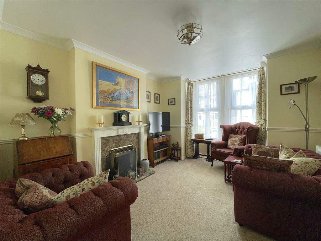 Living Room (1).jpeg