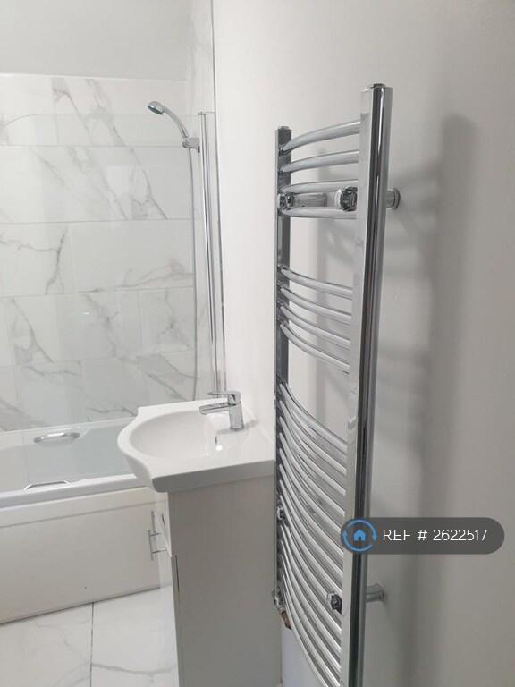 Bathroom &amp; Shower Upstairs 