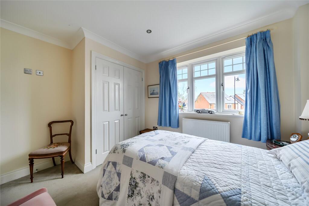 Guildford Road, Lightwater, Surrey, GU18