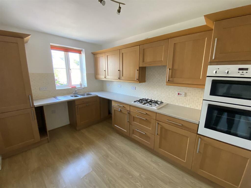 KITCHEN/BREAKFAST ROOM