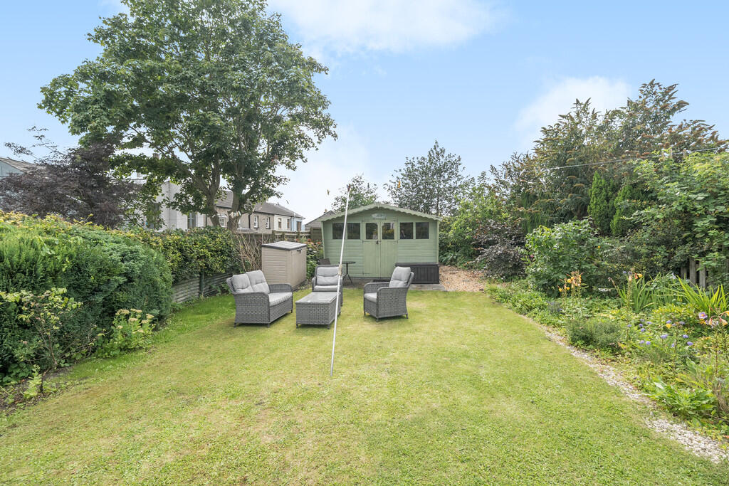 Divorced Garden a...