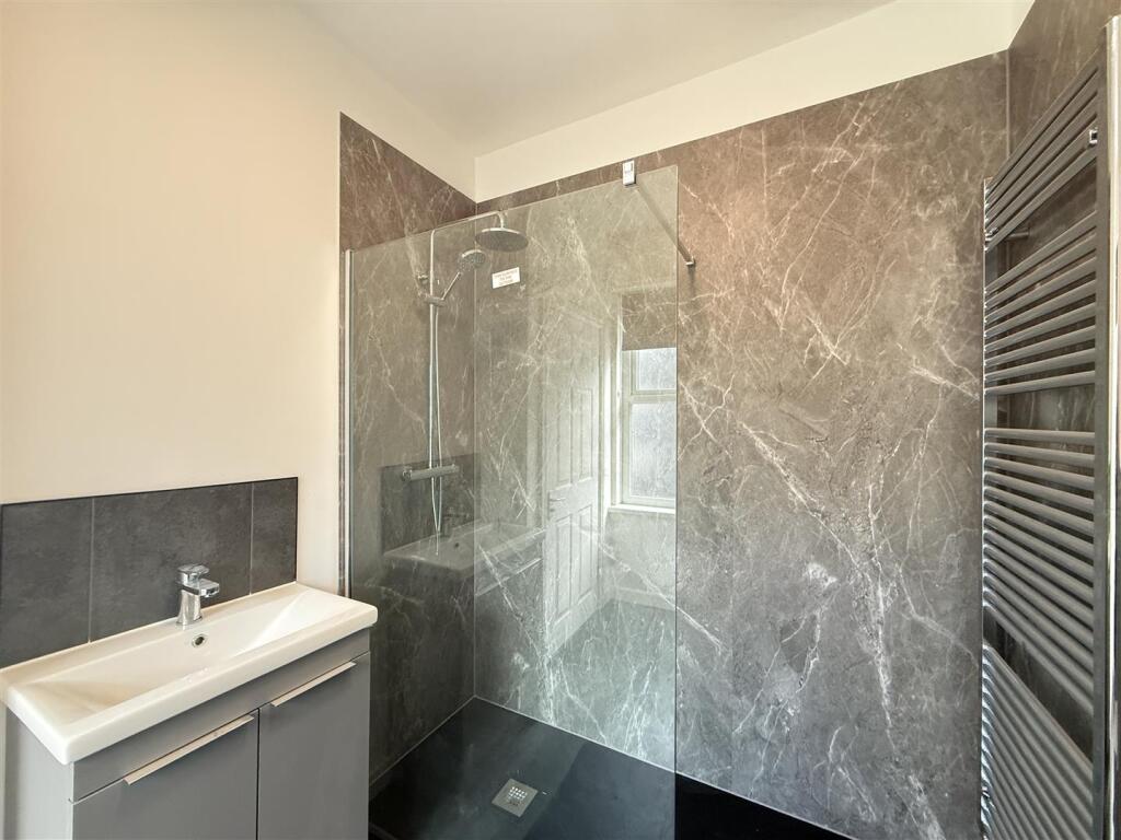 Ensuite 5.JPG