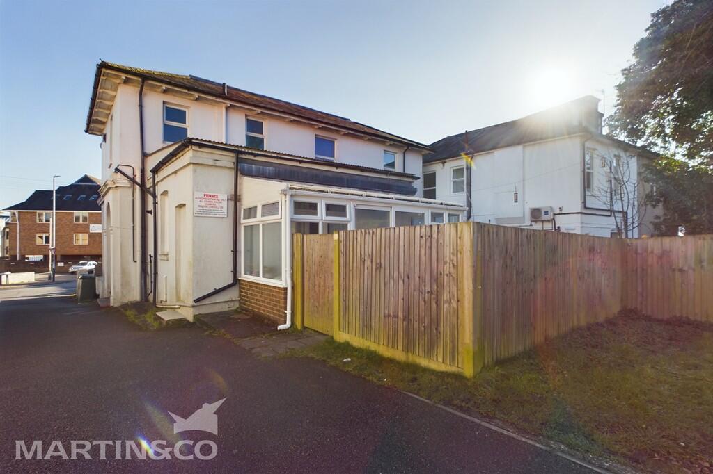 CAM01953G0-PR0084...