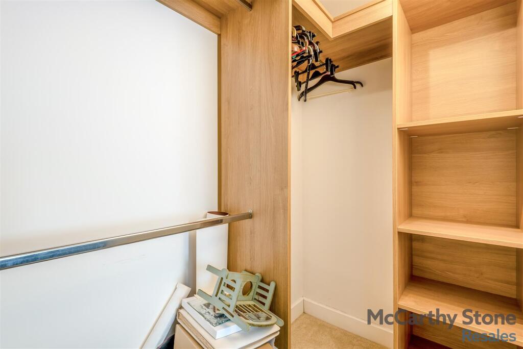 8661101-interior10.jpg
