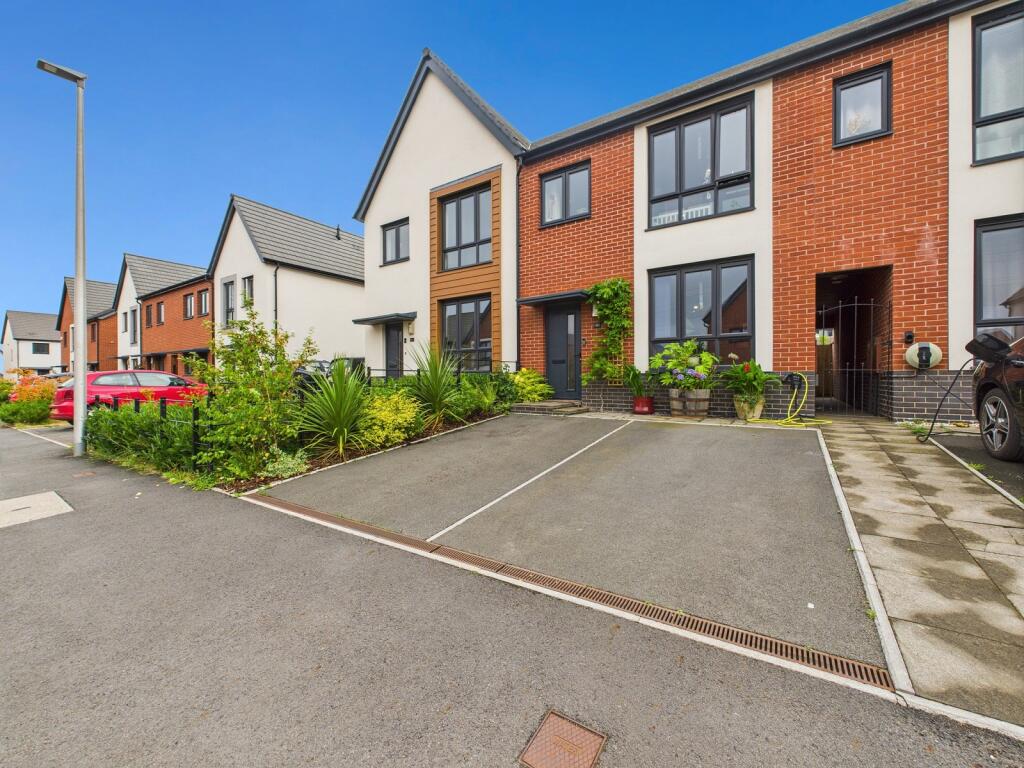 Driveway &amp; Front Entrance