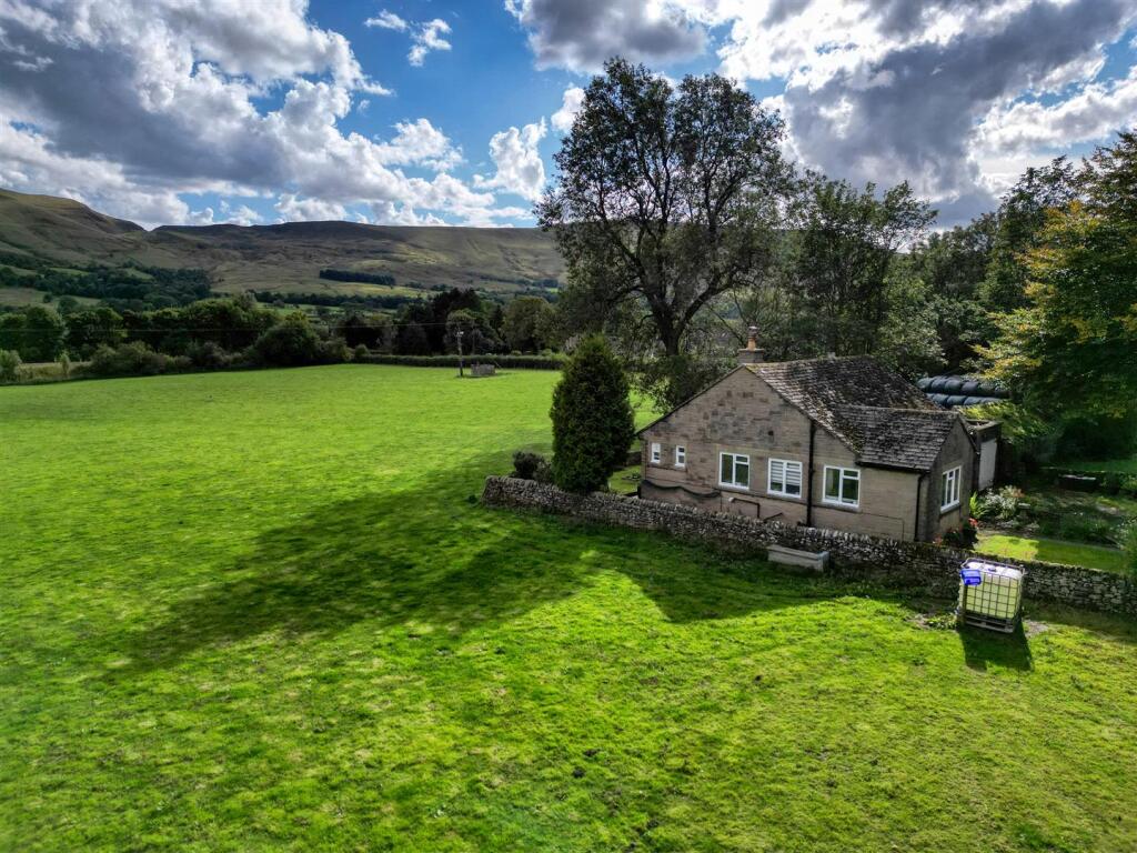 Saxton Mee Barnfield 008.jpg