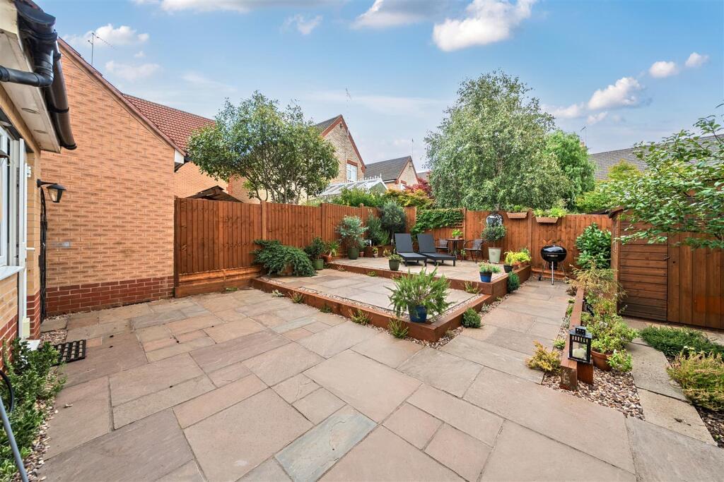 11 Herbert Gardens, Towcester (8).jpg