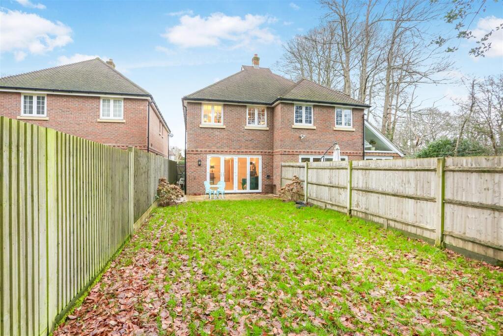 1590753081 - 2 Stanton Grove, KT20 - 9.jpg