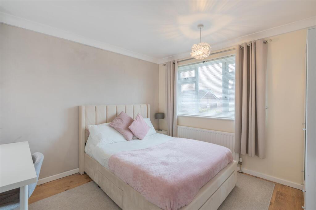 15 Turnberry Close-19.jpg