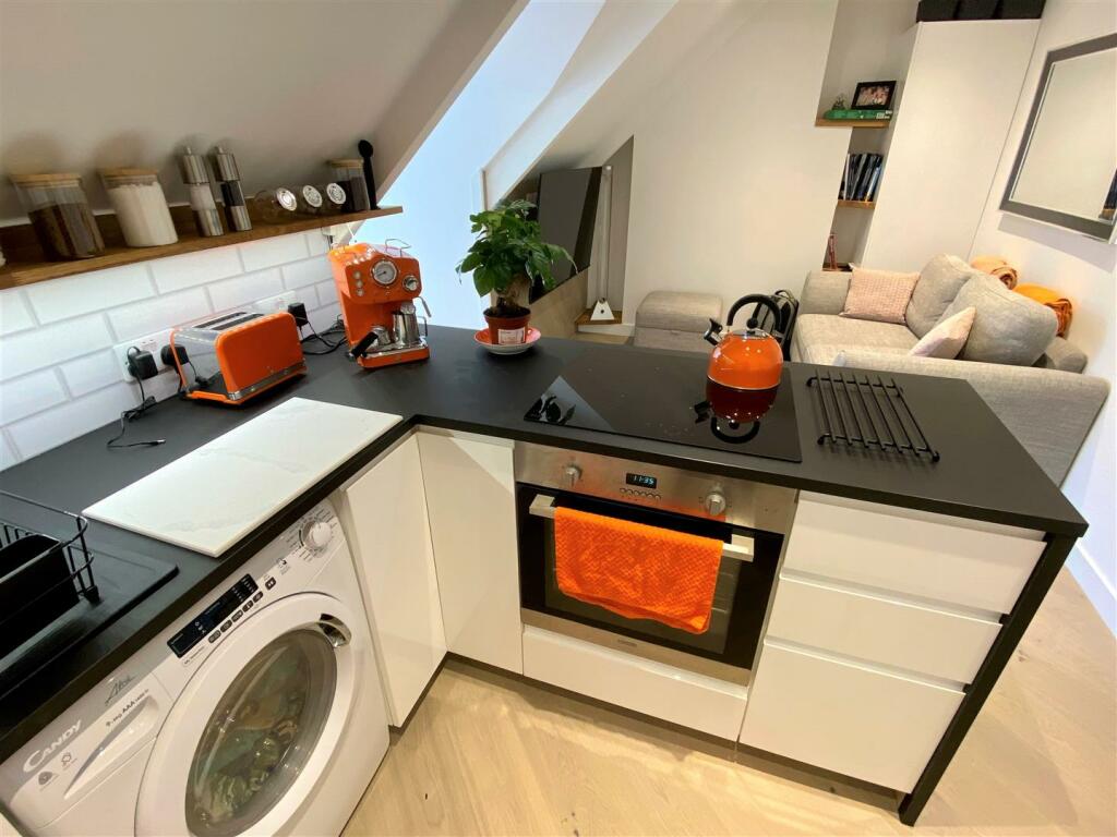 8 Oceanis Kitchen