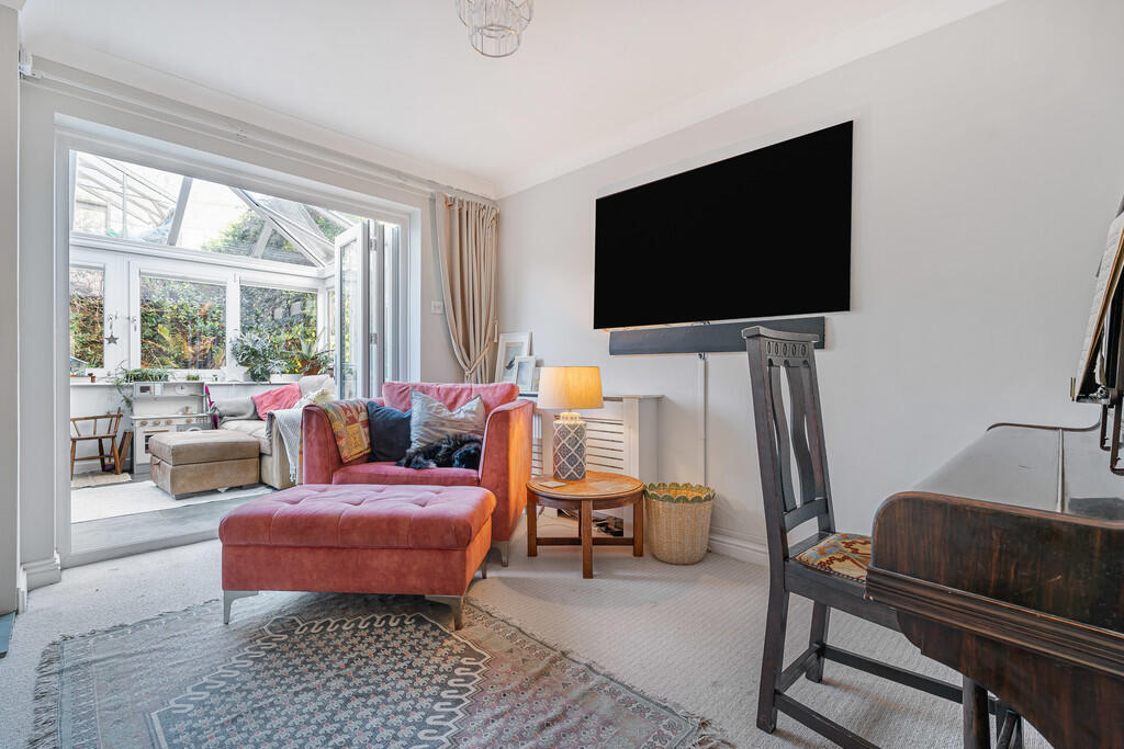 Living room conse...