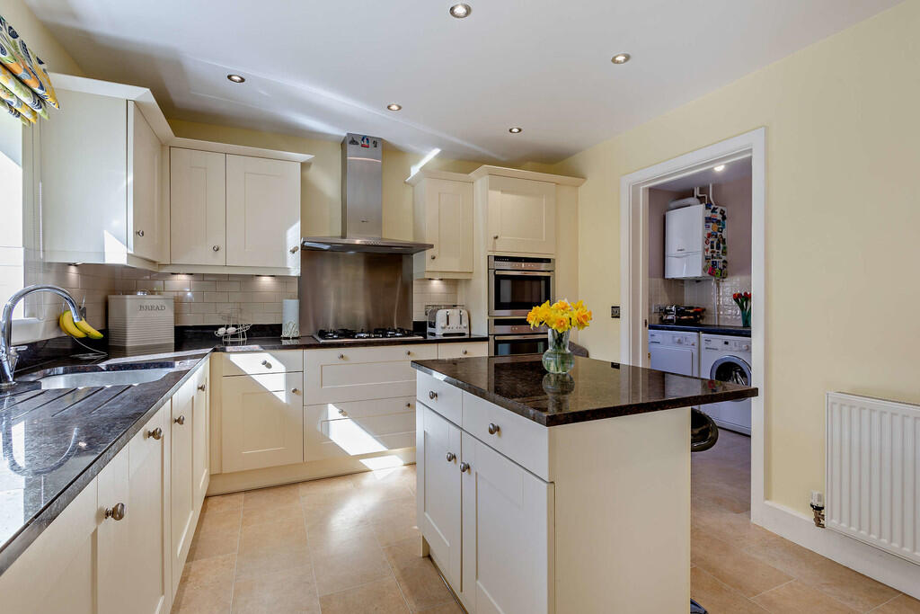 8641652-interior0...