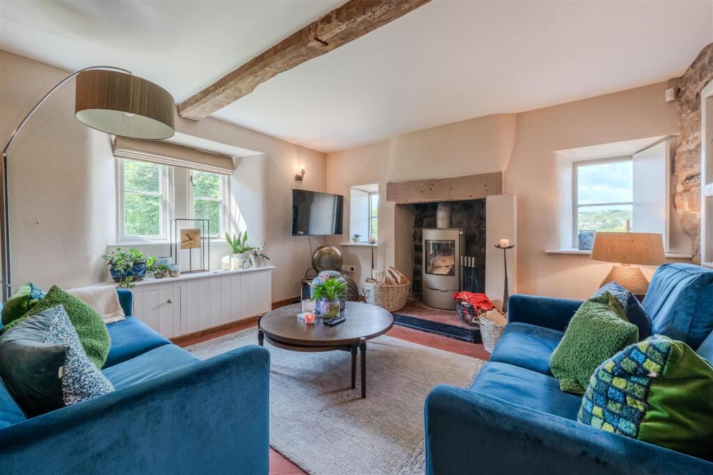 Living Room-4.jpg