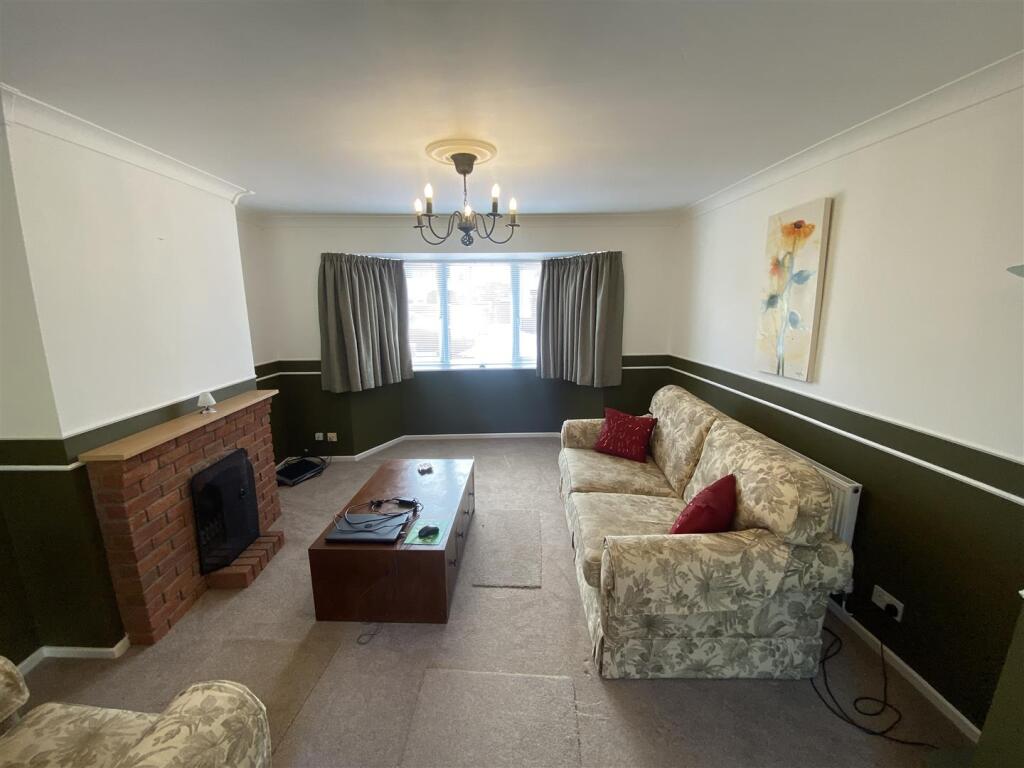 Open Plan Lounge / Diner