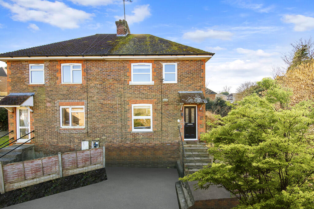 2 Manor Road - Fr...