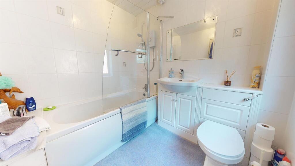 Heyes Avenue Bathroom