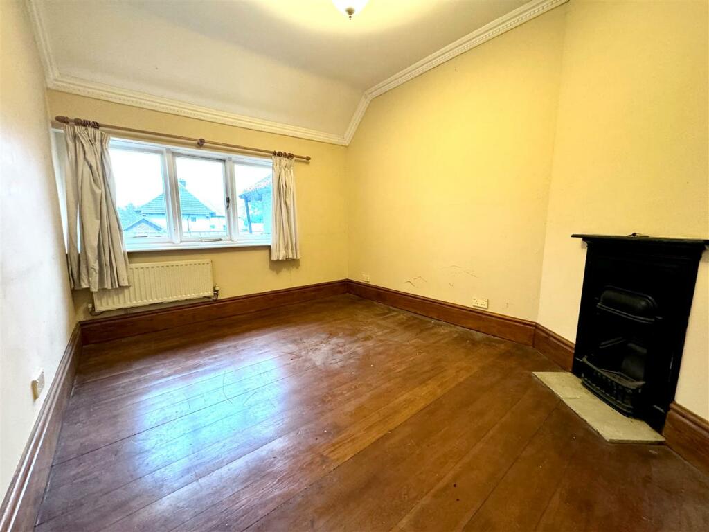 Bedroom B.jpg